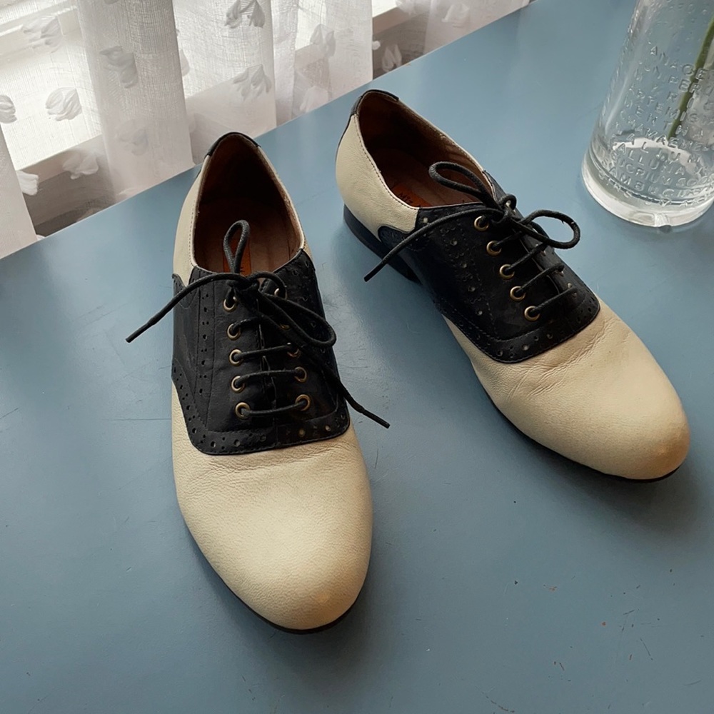 Adorable Miz Mooz Hoola saddle shoes! Size 8.5